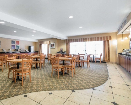 University Inn Vestal image 35